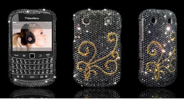 Blackberry Bold 9900 Comes With A Swarovski-studded Case