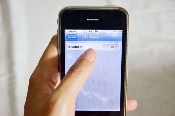 Turn off bluetooth of cell phone