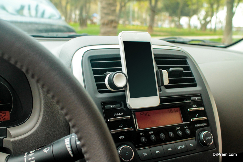 mobil phone in car